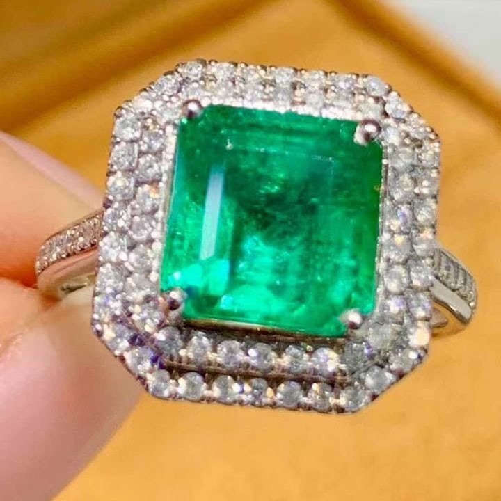 14k Gold 2.8 Ct Natural Emerald & Diamond Ring - 5