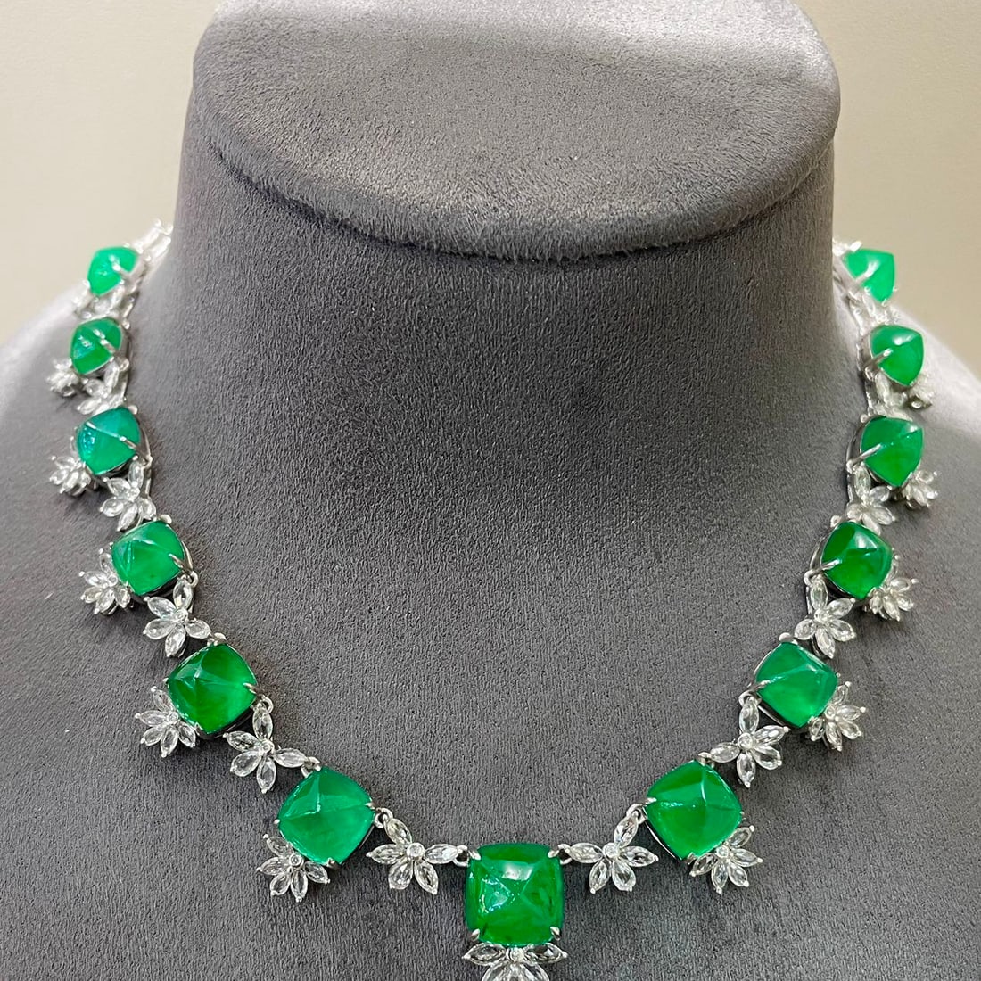 14k Gold 25.9 Ct Natural Emerald & Diamond & Sapphire Necklace - 2