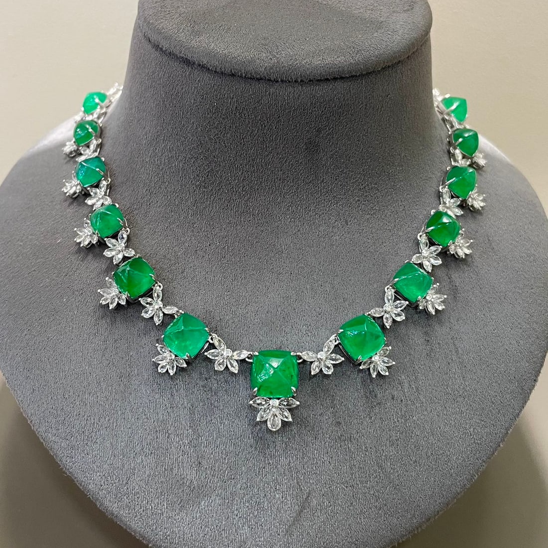 14k Gold 25.9 Ct Natural Emerald & Diamond & Sapphire Necklace - 5