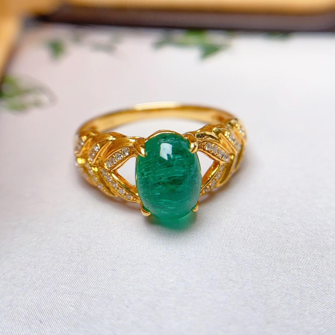 14k Gold 2.00 Ct Natural Emerald & Diamond Ring: Ref:231134071 // gold content:14k gold // ring size:7. 25us // // main gemstone:emerald // shape:oval // carat weight:2. 00ct // color:green // treatment:natural // // adjacent gemstone 2 :