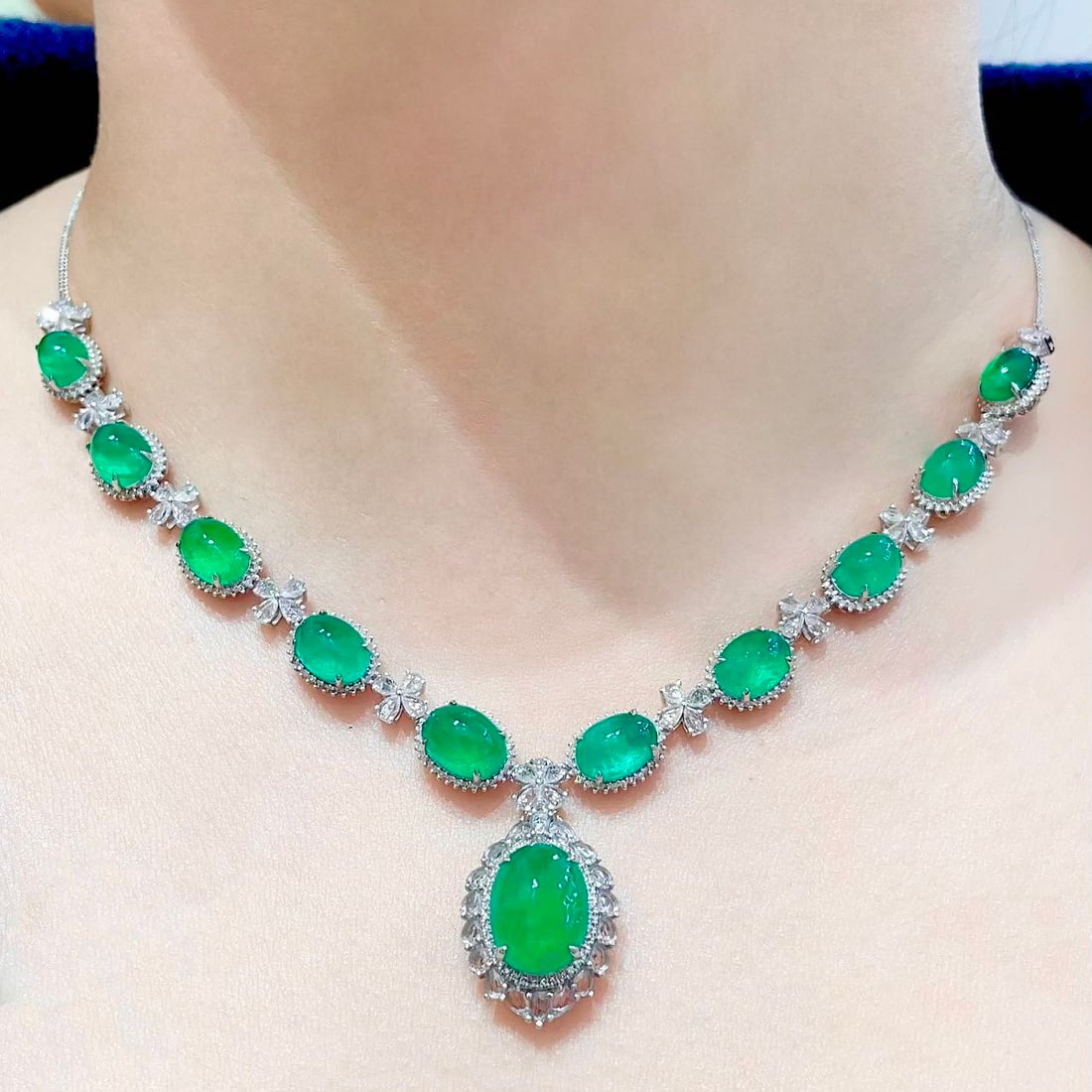 14k Gold 21.3 Ctw Natural Emerald & Diamond Necklace - 6