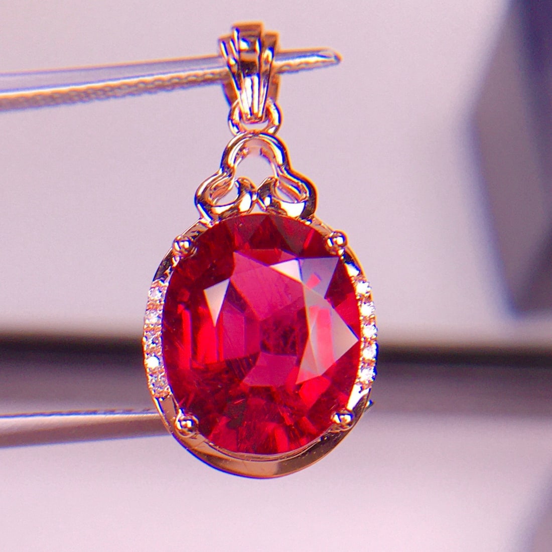 14k Gold 4.05 Ct Natural Tourmaline & Diamond Pendant( Without Chain ): Ref:231134077 // gold content:14k gold // main gemstone:tourmaline // shape:oval // carat weight:4. 05ct // color:red // treatment:natural // // adjacent gemstone 2 : diamond // shape:round //