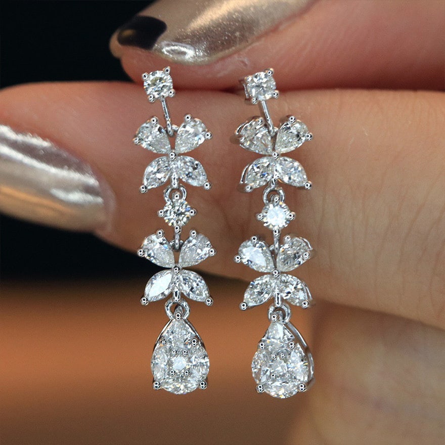 14k Gold 1.1 Ct Natural H Diamond Earrings: Ref:231134079 // gold content:14k gold // main gemstone:diamond // shape:multiple // carat weight:1. 1ct // clarity grade:vs-si // color:h // treatment:natural // Condition: NewLow Estimate: