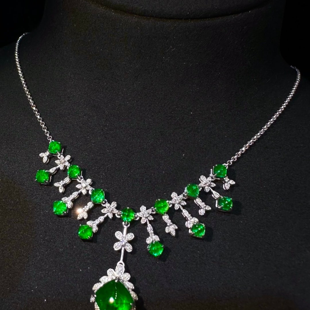 14k Gold 5.76 Ctw Vivid Green Natural Emerald & Diamond Necklace - 2