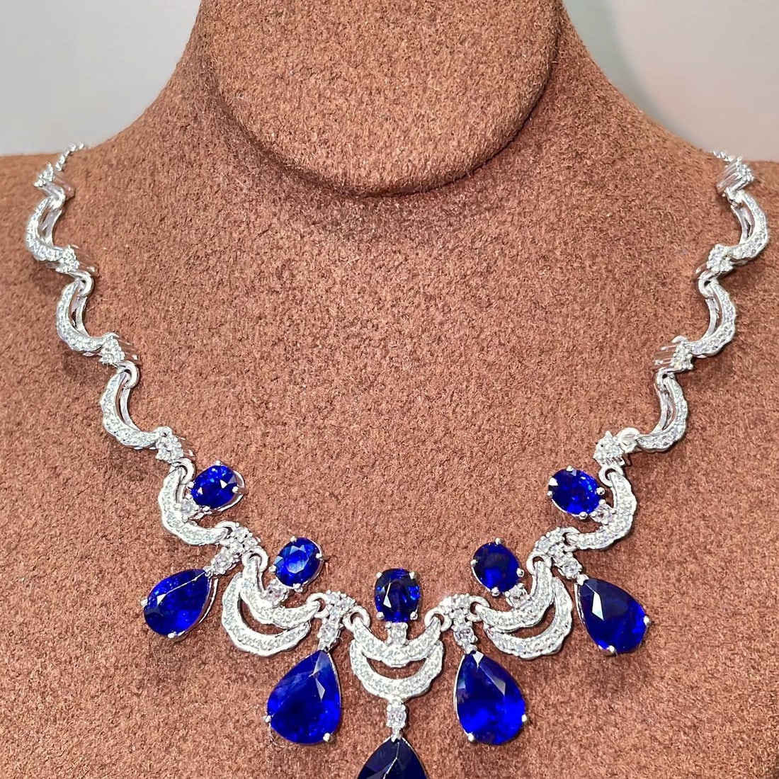 14k Gold 8.05 Ctw Natural Sapphire & Diamond Necklace: Ref:231134088 // gold content:14k gold // main gemstone:sapphire // shape:multiple // carat weight:7. 5ct // color:blue // treatment:natural // // adjacent gemstone 2 : diamond // shape:round //
