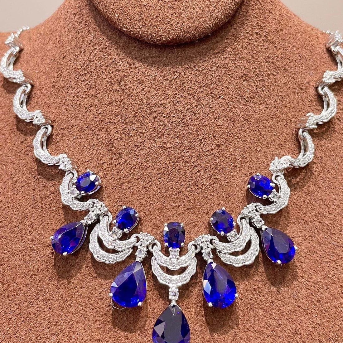 14k Gold 8.05 Ctw Natural Sapphire & Diamond Necklace - 5