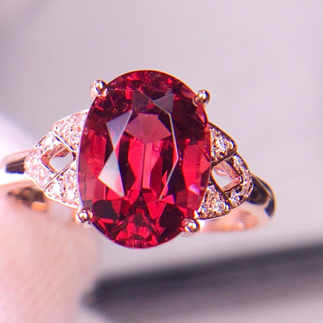 14k Gold 3.2 Ct Natural Tourmaline & Diamond Ring: Ref:231134096 // gold content:14k gold // ring size:7. 25us // // main gemstone:tourmaline // shape:oval // carat weight:3. 2ct // color:red // treatment:natural // // adjacent gemstone 2 :