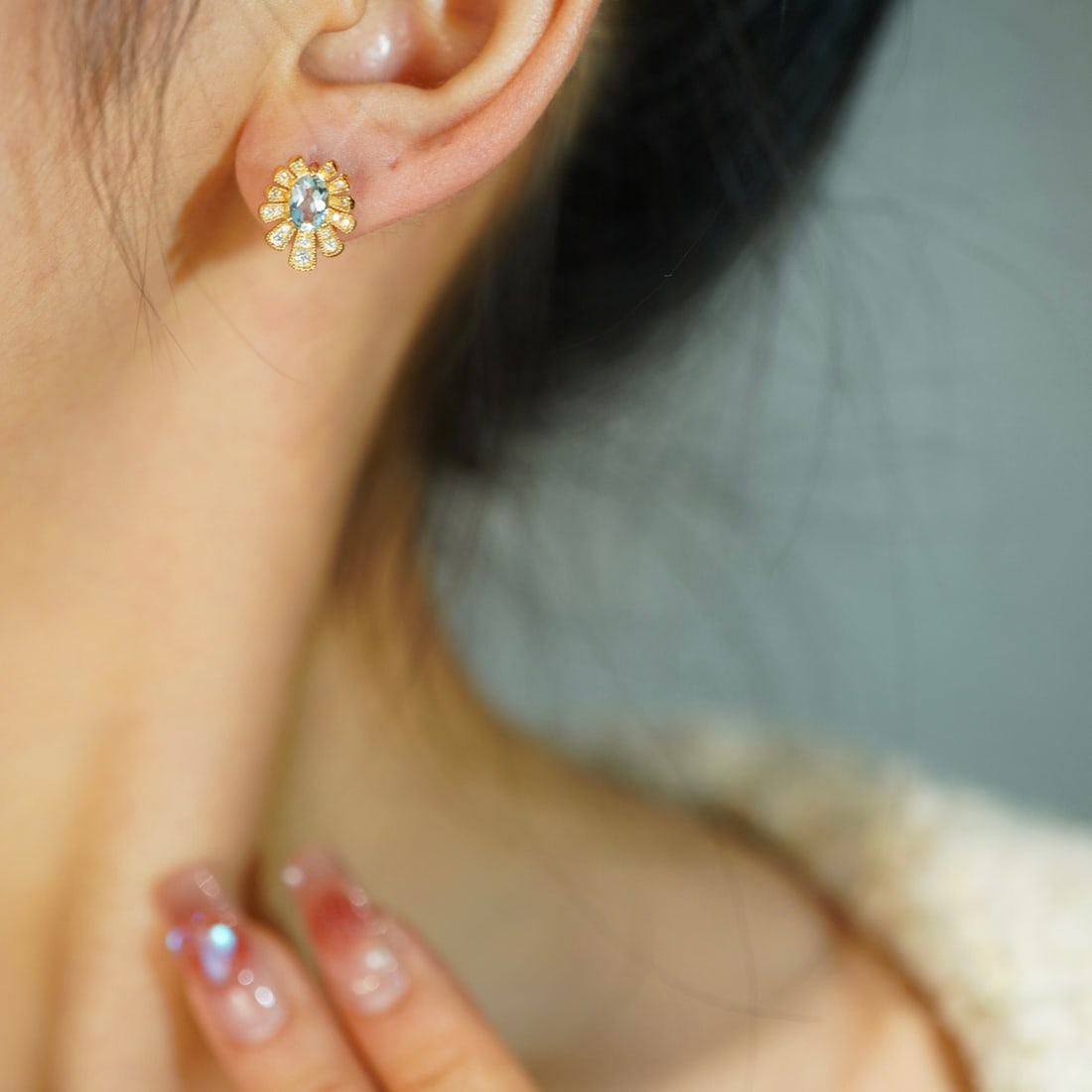 14k Gold 0.8 Ct Natural Aquamarine & Diamond Earrings - 4