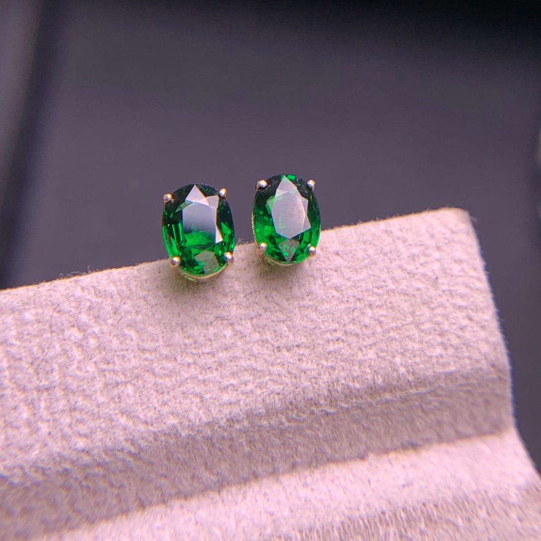 14k Gold 1.8 Ct Vivid Green Natural Tsavorite Earrings - 3