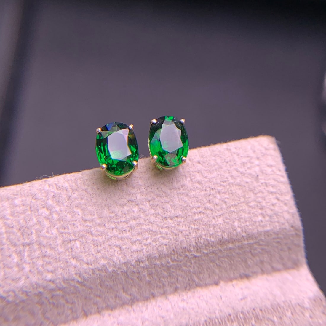 14k Gold 1.8 Ct Vivid Green Natural Tsavorite Earrings - 4