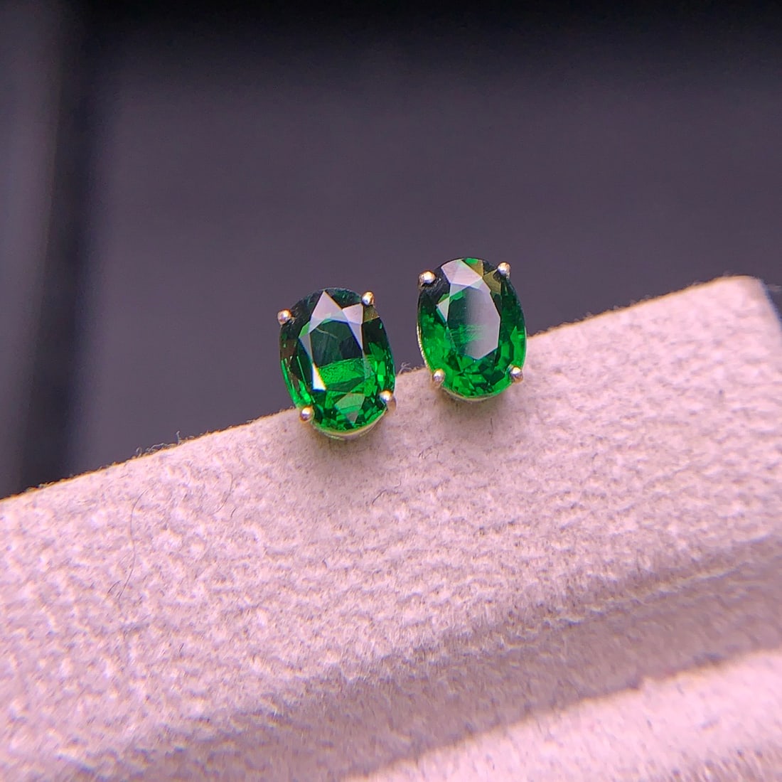 14k Gold 1.8 Ct Vivid Green Natural Tsavorite Earrings - 5