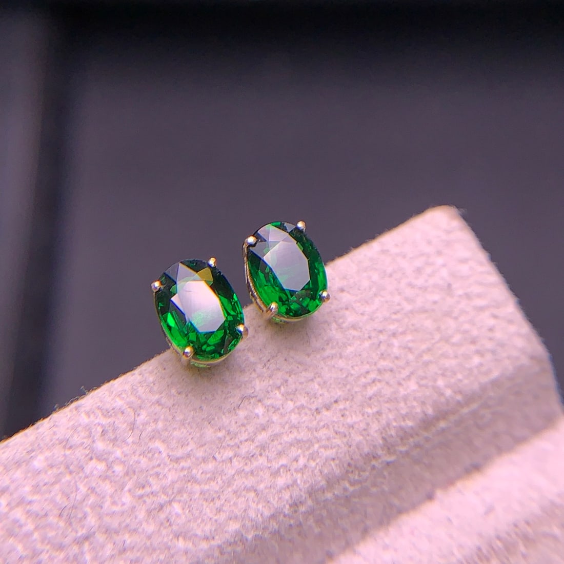 14k Gold 1.8 Ct Vivid Green Natural Tsavorite Earrings - 7