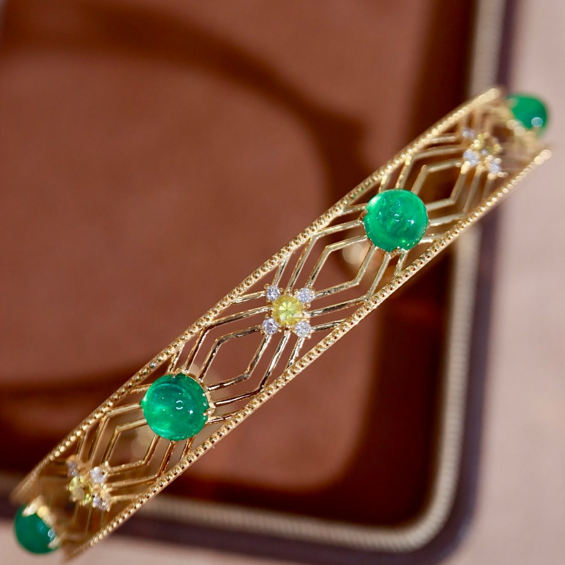 14k Gold 3.59 Ctw Natural Emerald & Diamond Bangle: Ref:231134119 // gold content:14k gold // main gemstone:emerald // shape:round // carat weight:3. 35ct // color:green // treatment:natural // cut grade:g // // adjacent gemstone 2 : diamond //