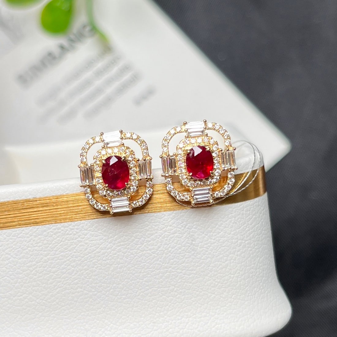 14k Gold 1.52 Ctw Natural Ruby & Diamond Earrings: Ref:231134126 // gold content:14k gold // main gemstone:ruby // shape:oval // carat weight:1. 02ct // color:pigeonblood red // treatment:natural // // adjacent gemstone 2 : diamond //