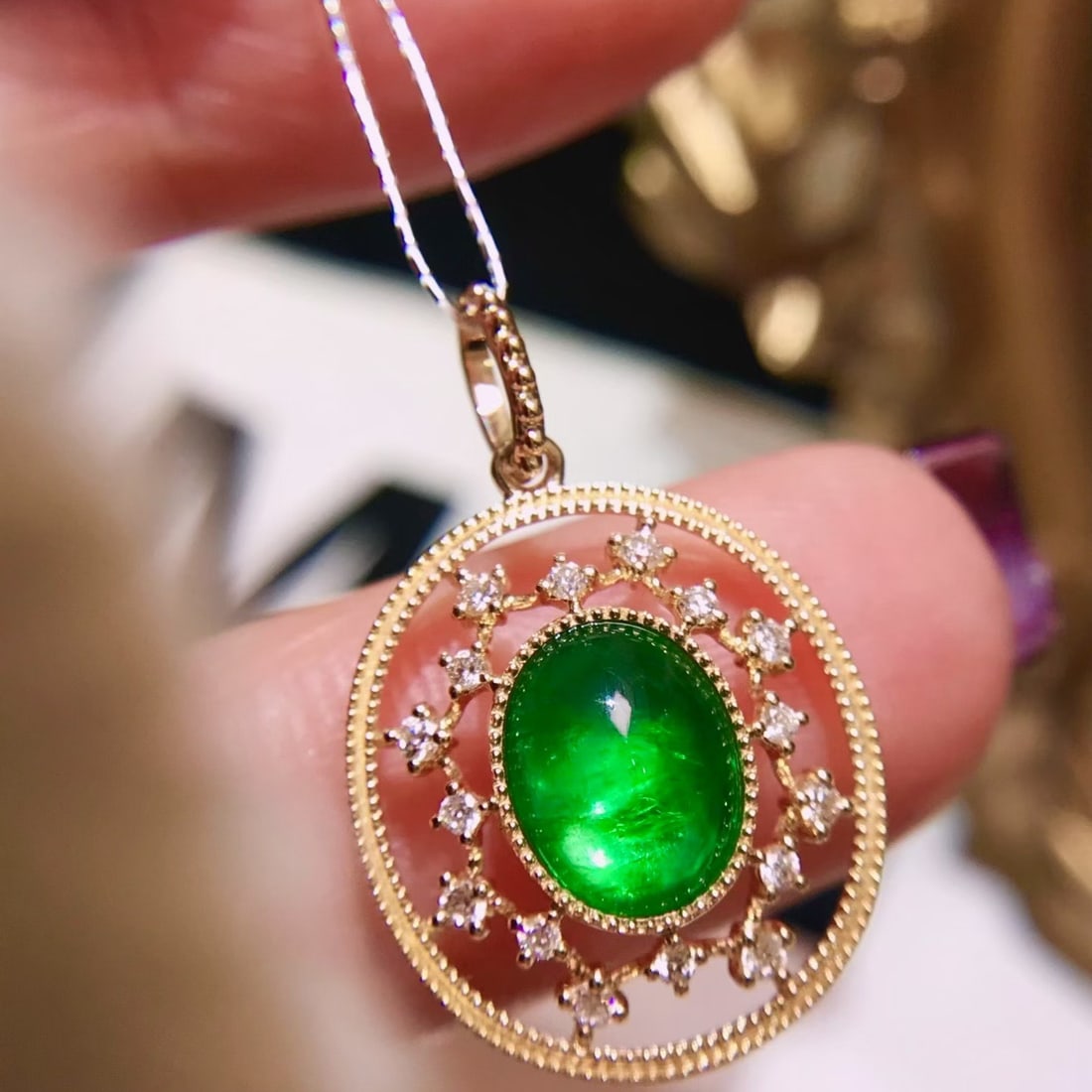 14k Gold 1.73 Ctw Natural Emerald & Diamond Pendant( Without Chain ): Ref:231134130 // gold content:14k gold // main gemstone:emerald // shape:oval // carat weight:1. 5ct // color:green // treatment:natural // // adjacent gemstone 2 : diamond // shape:round // carat