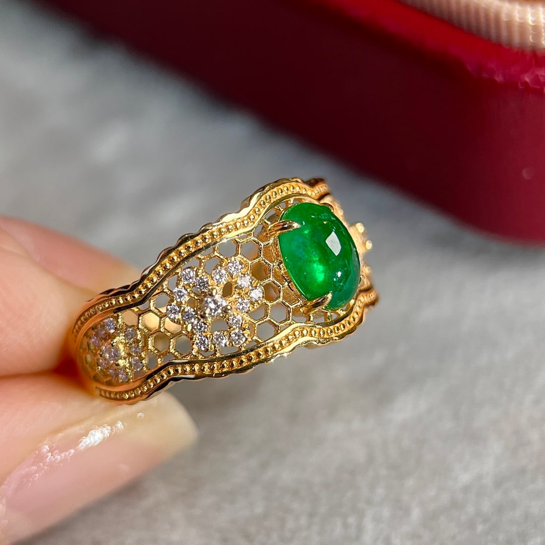 14k Gold 0.98 Ctw Vivid Green Natural Emerald & Diamond Ring - 3