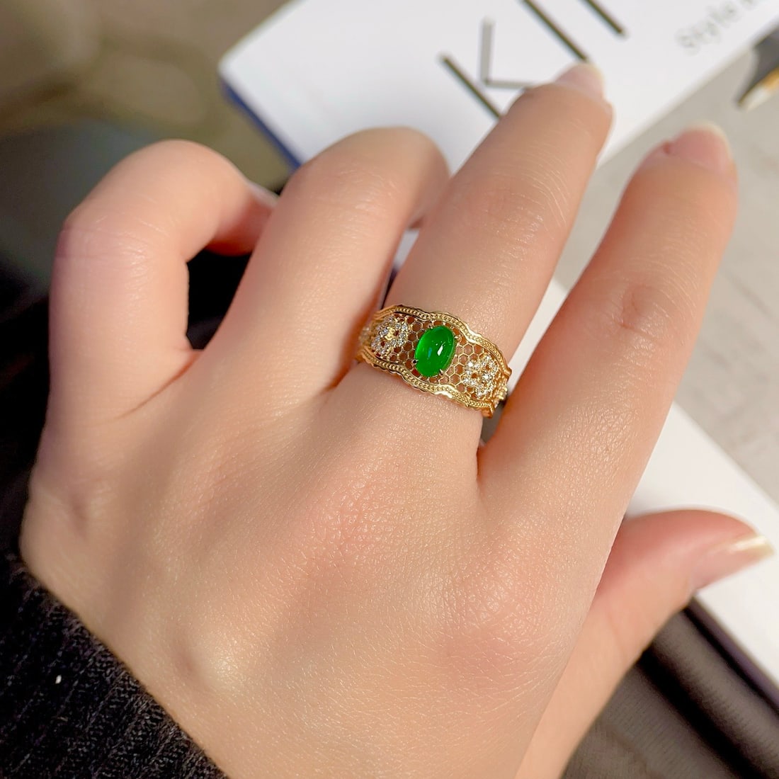 14k Gold 0.98 Ctw Vivid Green Natural Emerald & Diamond Ring - 6