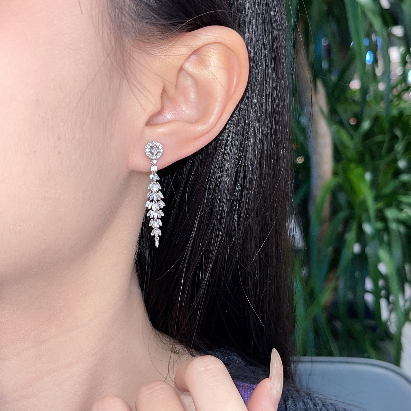 14k Gold 0.73 Ct Natural H Diamond Earrings: Ref:231134162 // gold content:14k gold // main gemstone:diamond // shape:multiple // carat weight:0. 73ct // clarity grade:vs-si // color:h // treatment:natural // Condition: NewLow Estimate: