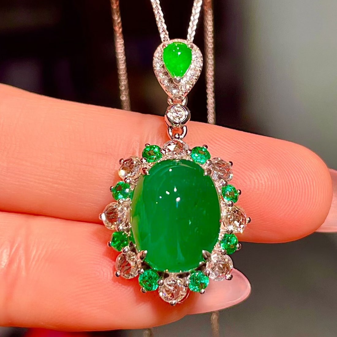 14k Gold 6.21 Ctw Natural Emerald & Emerald Pendant( Without Chain ): Ref:231134163 // gold content:14k gold // main gemstone:emerald // shape:oval // carat weight:5. 20ct // color:green // treatment:natural // // adjacent gemstone 2 : emerald // shape:multiple //