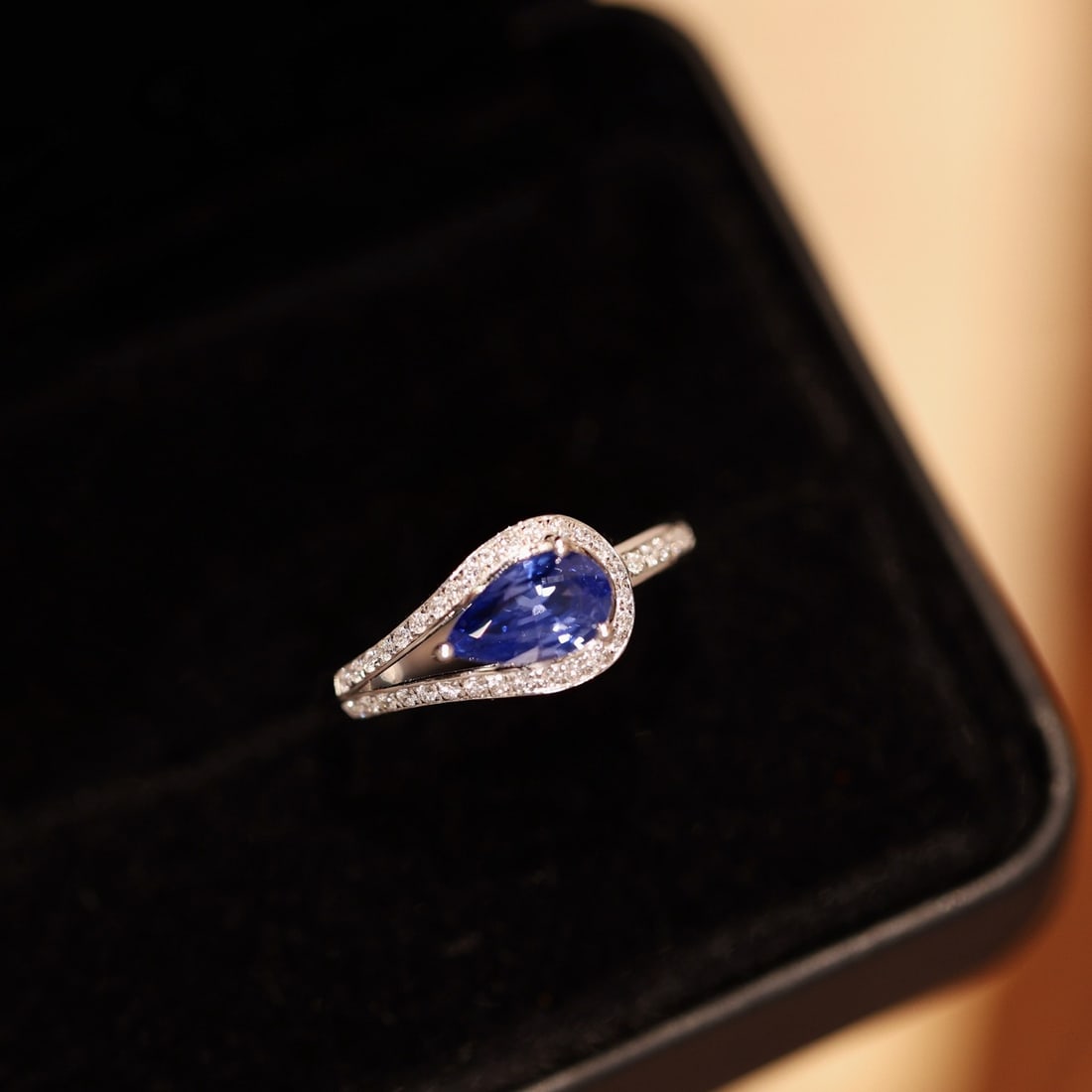 14k Gold 1.47 Ctw Natural Sapphire & Diamond Ring: Ref:231134164 // gold content:14k gold // ring size:7. 25us // // main gemstone:sapphire // shape:pear // carat weight:1. 28ct // color:blue // treatment:natural // // adjacent gemstone 2 :