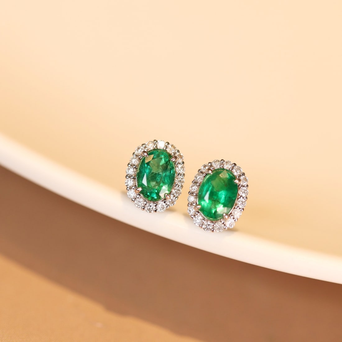 14k Gold 1.96 Ctw Vivid Green Natural Emerald & Diamond Earrings: Ref:231134165 // gold content:14k gold // main gemstone:emerald // shape:oval // carat weight:1. 54ct // color:vivid green // treatment:natural // // adjacent gemstone 2 : diamond // shape:round //