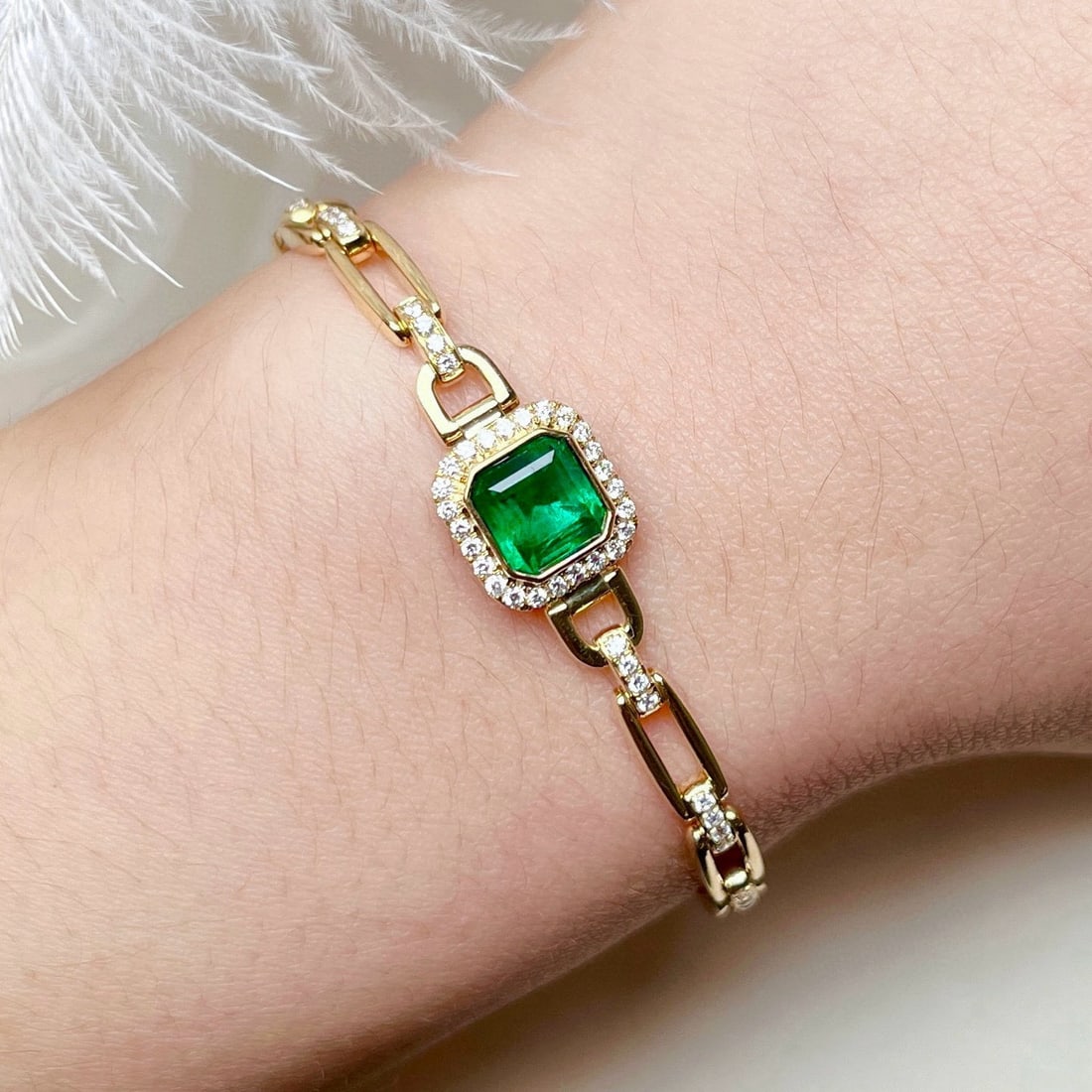 14k Gold 1.63 Ctw Vivid Green Natural Emerald & Diamond Bracelet - 3