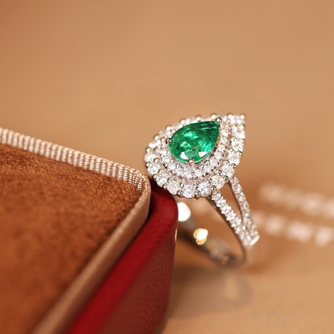 14k Gold 1.41 Ctw Vivid Green Natural Emerald & Diamond Ring - 4