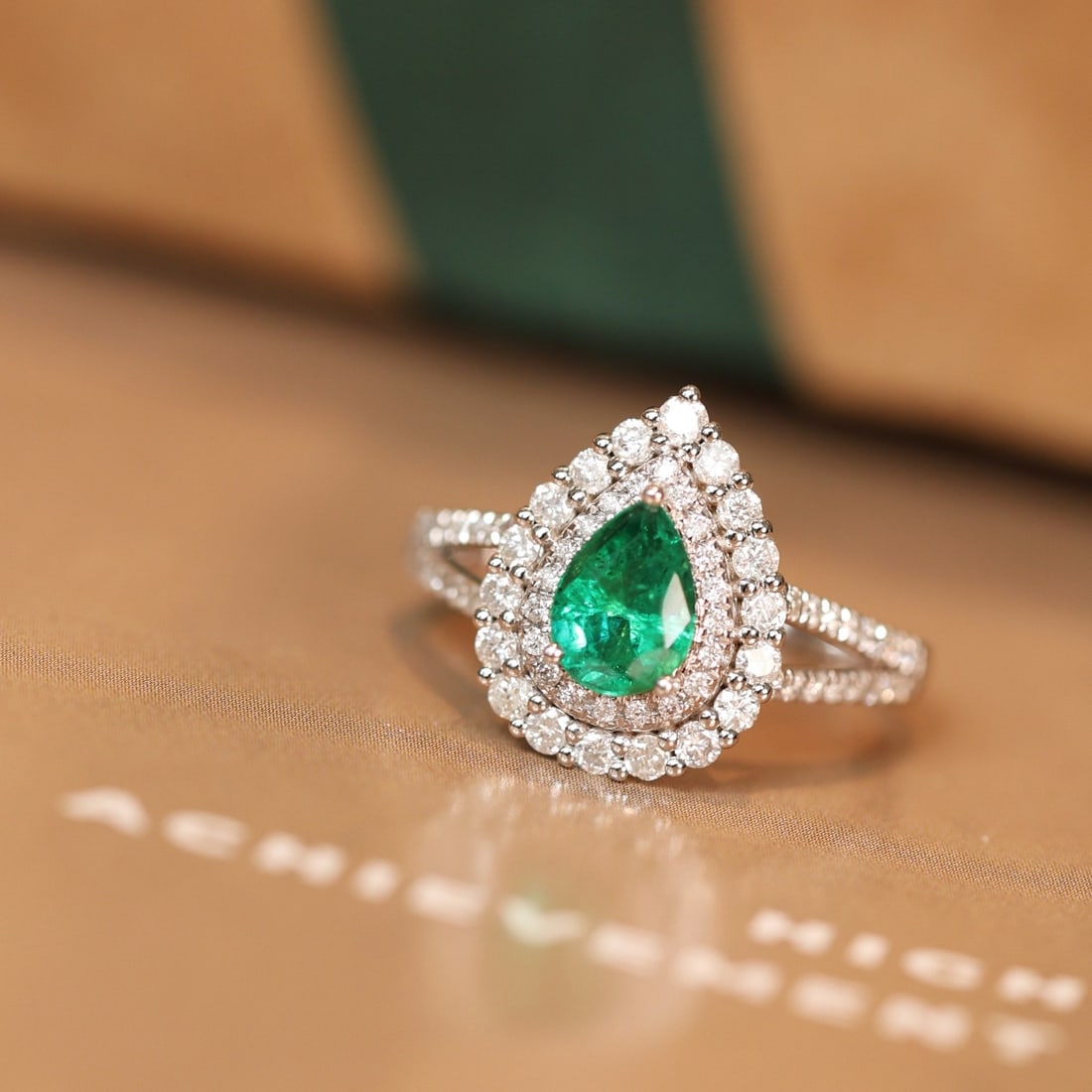 14k Gold 1.41 Ctw Vivid Green Natural Emerald & Diamond Ring - 6