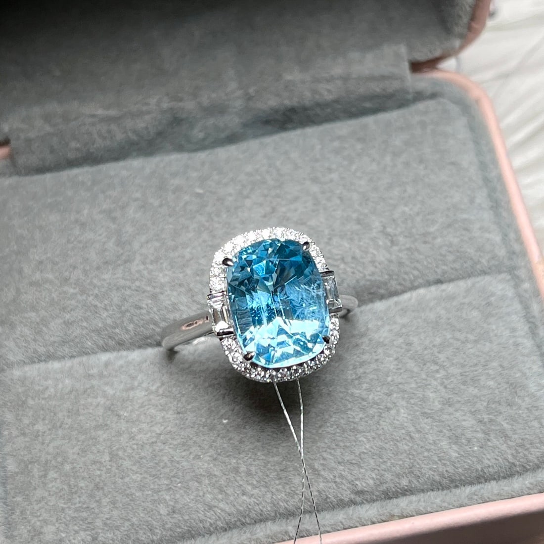 14k Gold 4.34 Ctw Natural Aquamarine & Diamond Ring: Ref:231134180 // gold content:14k gold // ring size:7. 25us // // main gemstone:aquamarine // shape:cushion // carat weight:4. 08ct // color:santa maria color // treatment:natural // // adjacent