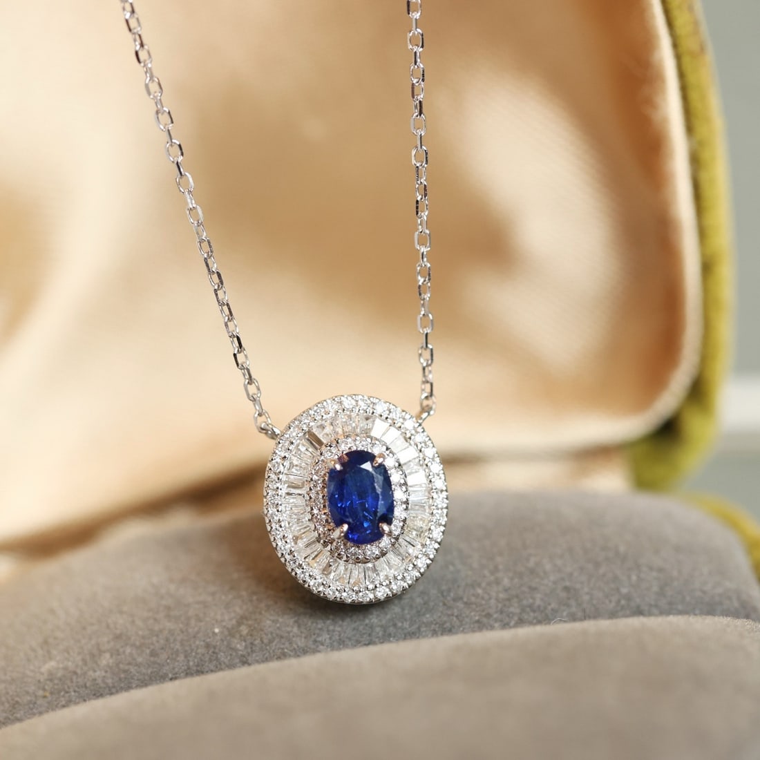 14k Gold 0.83 Ctw Natural Sapphire & Diamond Necklace: Ref:231134182 // gold content:14k gold // main gemstone:sapphire // shape:oval // carat weight:0. 47ct // color:blue // treatment:natural // // adjacent gemstone 2 : diamond // shape:multiple //