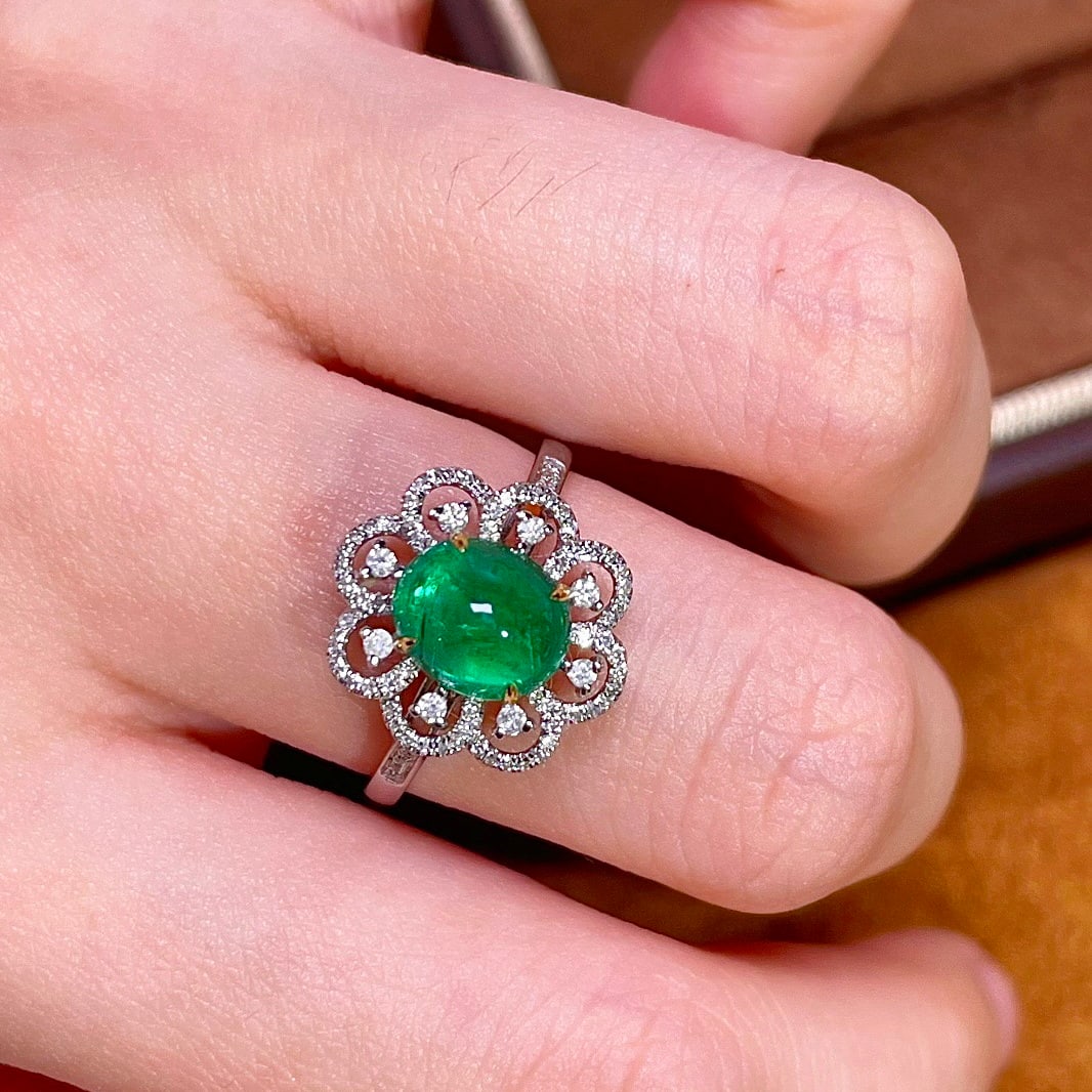 14k Gold 1.7 Ct Natural Emerald & Diamond Ring - 4