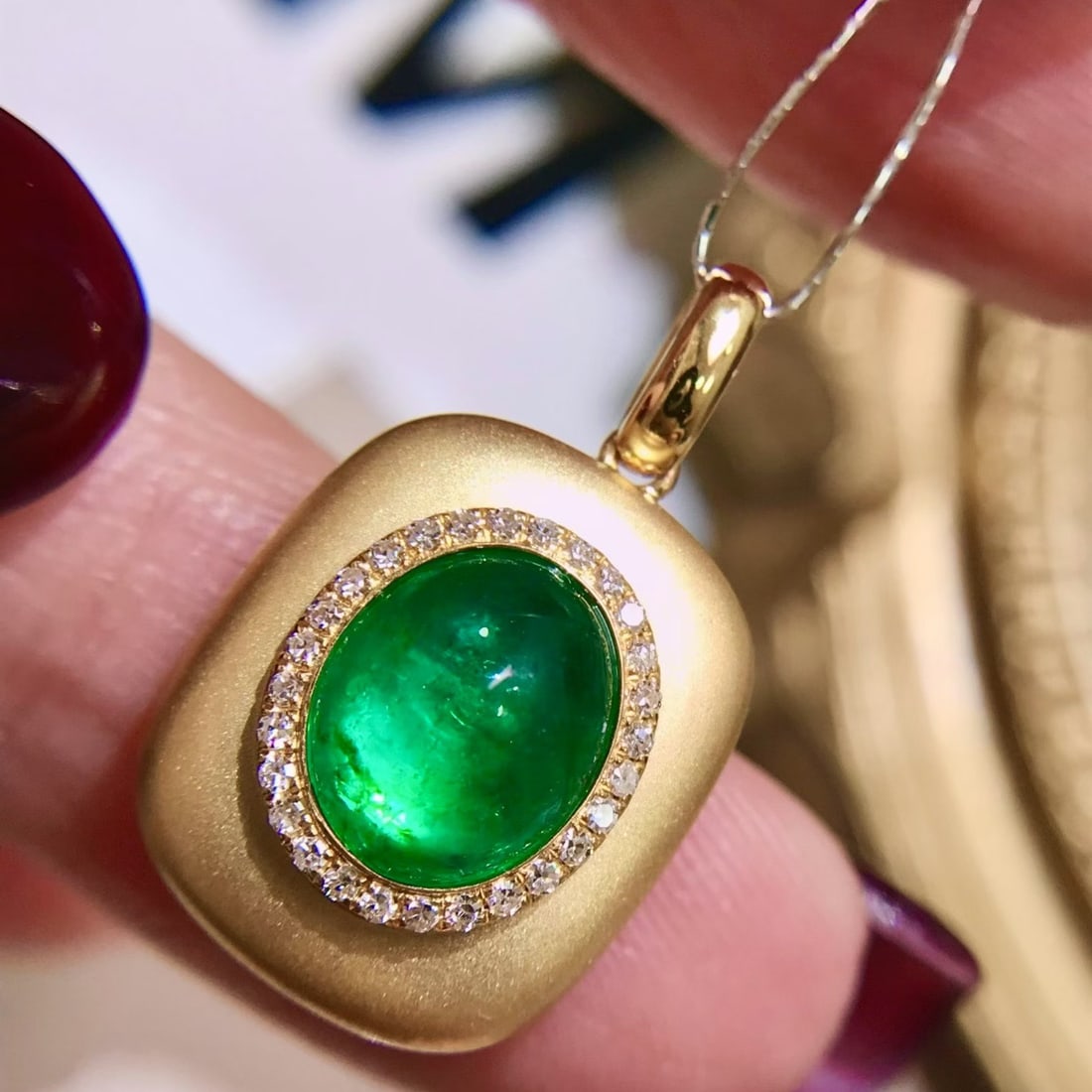14k Gold 1.88 Ctw Natural Emerald & Diamond Pendant( Without Chain ): Ref:231134185 // gold content:14k gold // main gemstone:emerald // shape:oval // carat weight:1. 7ct // color:green // treatment:natural // // adjacent gemstone 2 : diamond // shape:round // carat