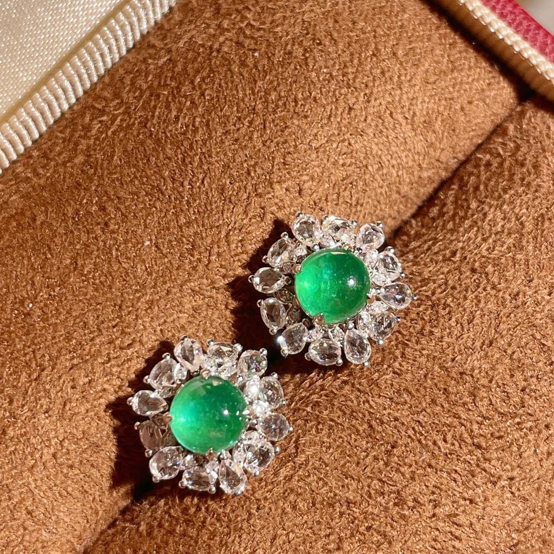 14k Gold 2.15 Ctw Natural Emerald & Diamond Earrings: Ref:231134194 // gold content:14k gold // main gemstone:emerald // shape:round // carat weight:1. 35ct // color:green // treatment:natural // cut grade:g // // adjacent gemstone 2 : diamond //