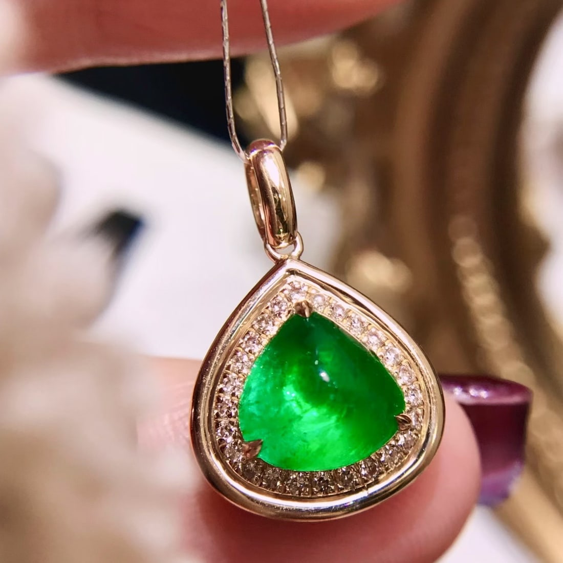 14k Gold 2.12 Ctw Natural Emerald & Diamond Pendant( Without Chain ): Ref:231134198 // gold content:14k gold // main gemstone:emerald // shape:pear // carat weight:1. 9ct // color:green // treatment:natural // // adjacent gemstone 2 : diamond // shape:round // carat