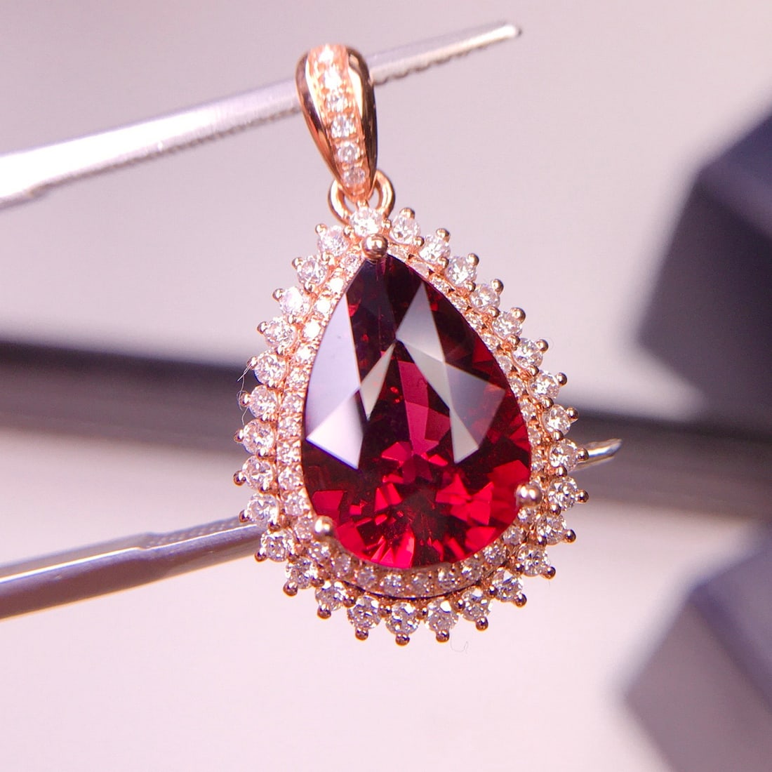 14k Gold 3.92 Ct Natural Tourmaline & Diamond Pendant( Without Chain ): Ref:231134205 // gold content:14k gold // main gemstone:tourmaline // shape:pear // carat weight:3. 92ct // color:red // treatment:natural // // adjacent gemstone 2 : diamond // shape:round // clarity