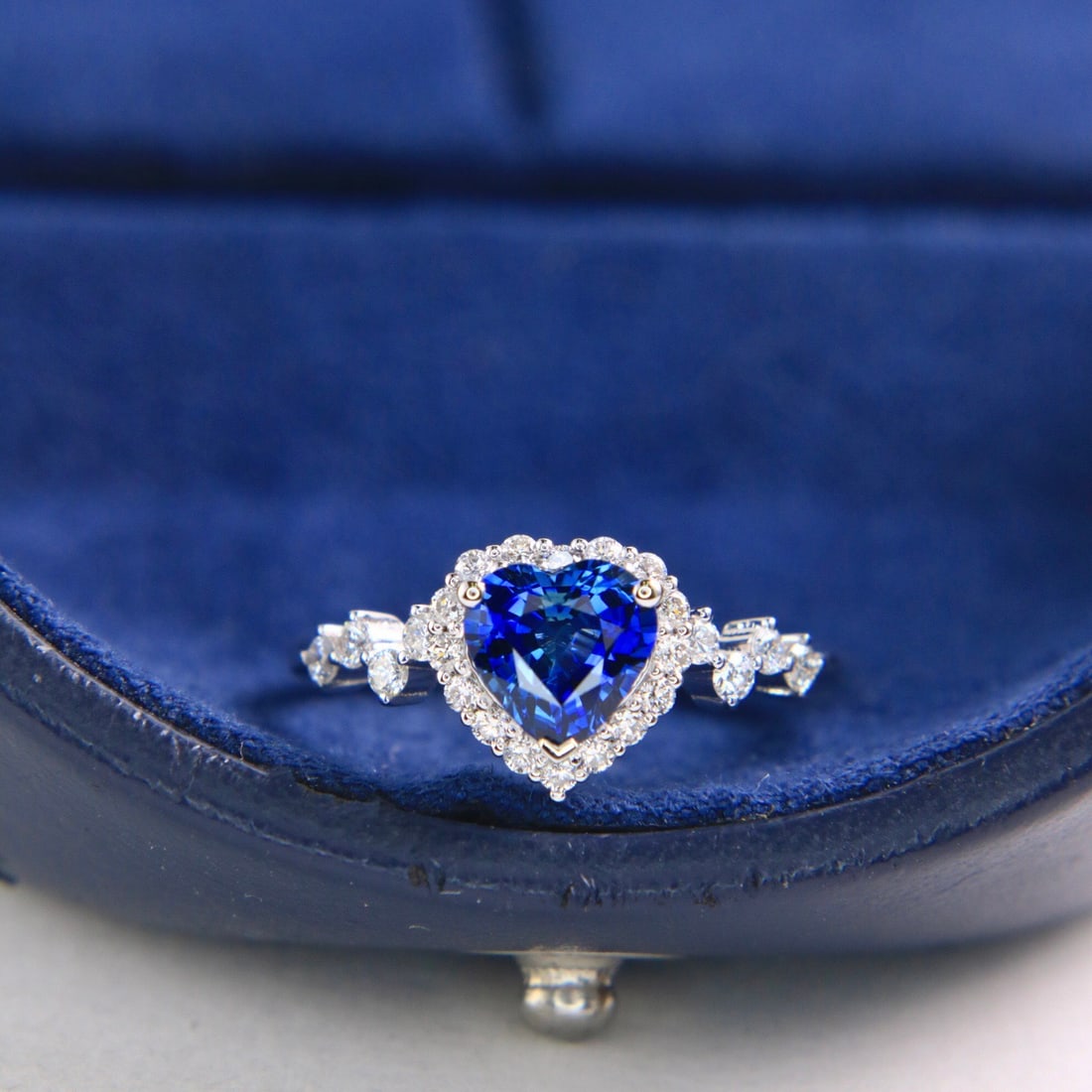 14k Gold 1.38 Ctw Natural Sapphire & Diamond Ring: Ref:231134214 // gold content:14k gold // ring size:7. 25us // // main gemstone:sapphire // shape:heart // carat weight:1. 05ct // color:blue // treatment:natural // // adjacent gemstone 2 :