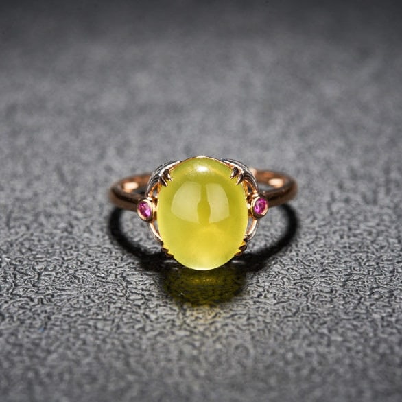 14k Gold 5.42 Ct Natural Prehnite & Ruby Ring: Ref:231134234 // gold content:14k gold // ring size:7. 25us // // main gemstone:prehnite // shape:oval // carat weight:5. 42ct // color:yellow // treatment:natural // // adjacent gemstone 2 : ruby