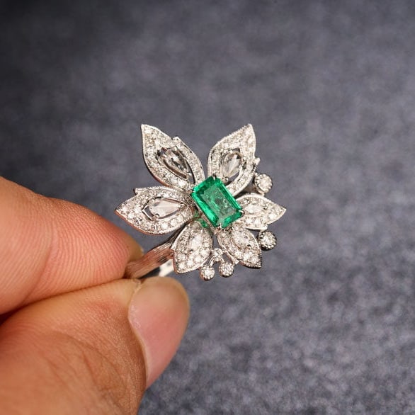 14k Gold 0.48 Ct Vivid Green Natural Emerald & Diamond Ring - 8