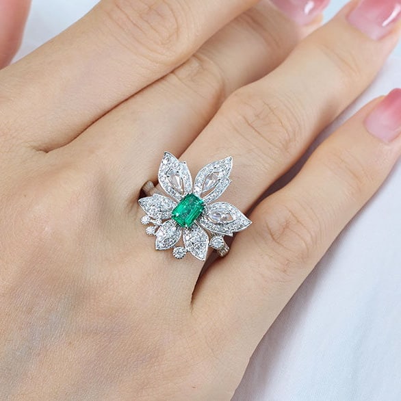 14k Gold 0.48 Ct Vivid Green Natural Emerald & Diamond Ring - 9