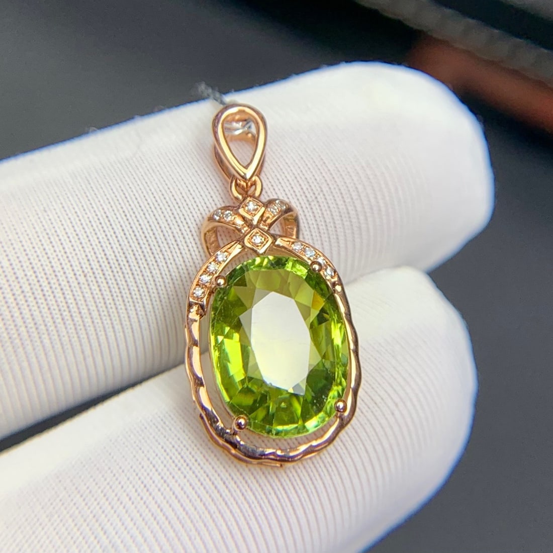 14k Gold 3.9 Ct Natural Tourmaline & Diamond Pendant( Without Chain ): Ref:231134268 // gold content:14k gold // main gemstone:tourmaline // shape:oval // carat weight:3. 9ct // color:green // treatment:natural // // adjacent gemstone 2 : diamond // shape:round //