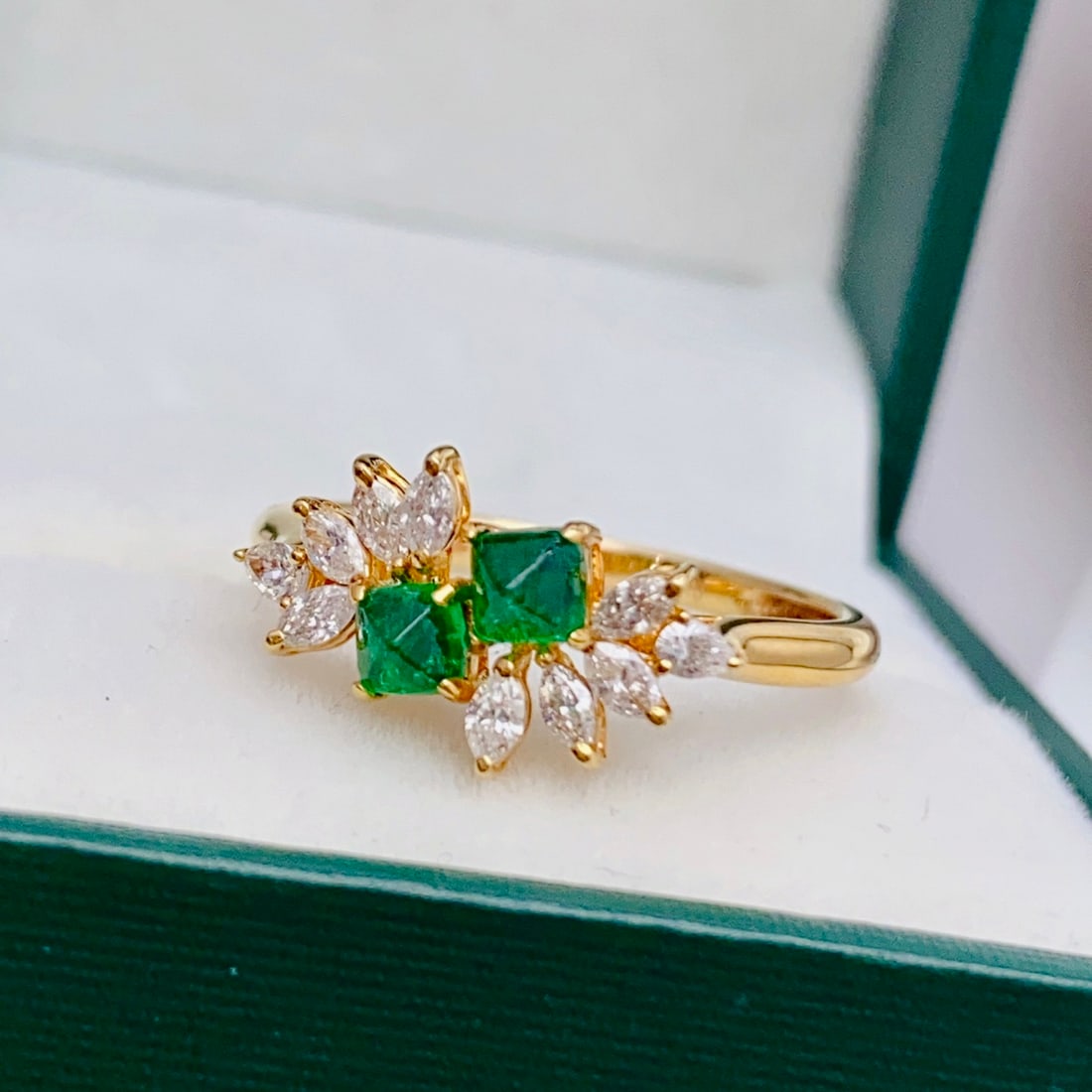 14k Gold 0.50 Ct Vivid Green Natural Emerald & Diamond Ring - 2