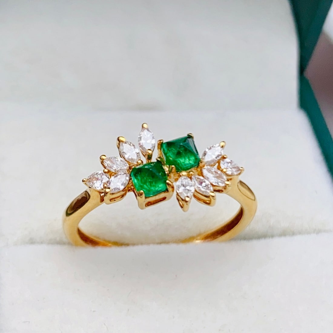 14k Gold 0.50 Ct Vivid Green Natural Emerald & Diamond Ring - 4