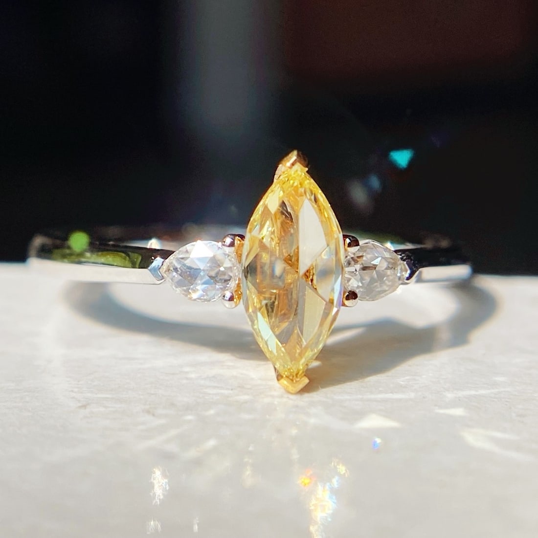 14k Gold 0.59 Ctw Natural Yellow Diamond & Diamond Ring - 2