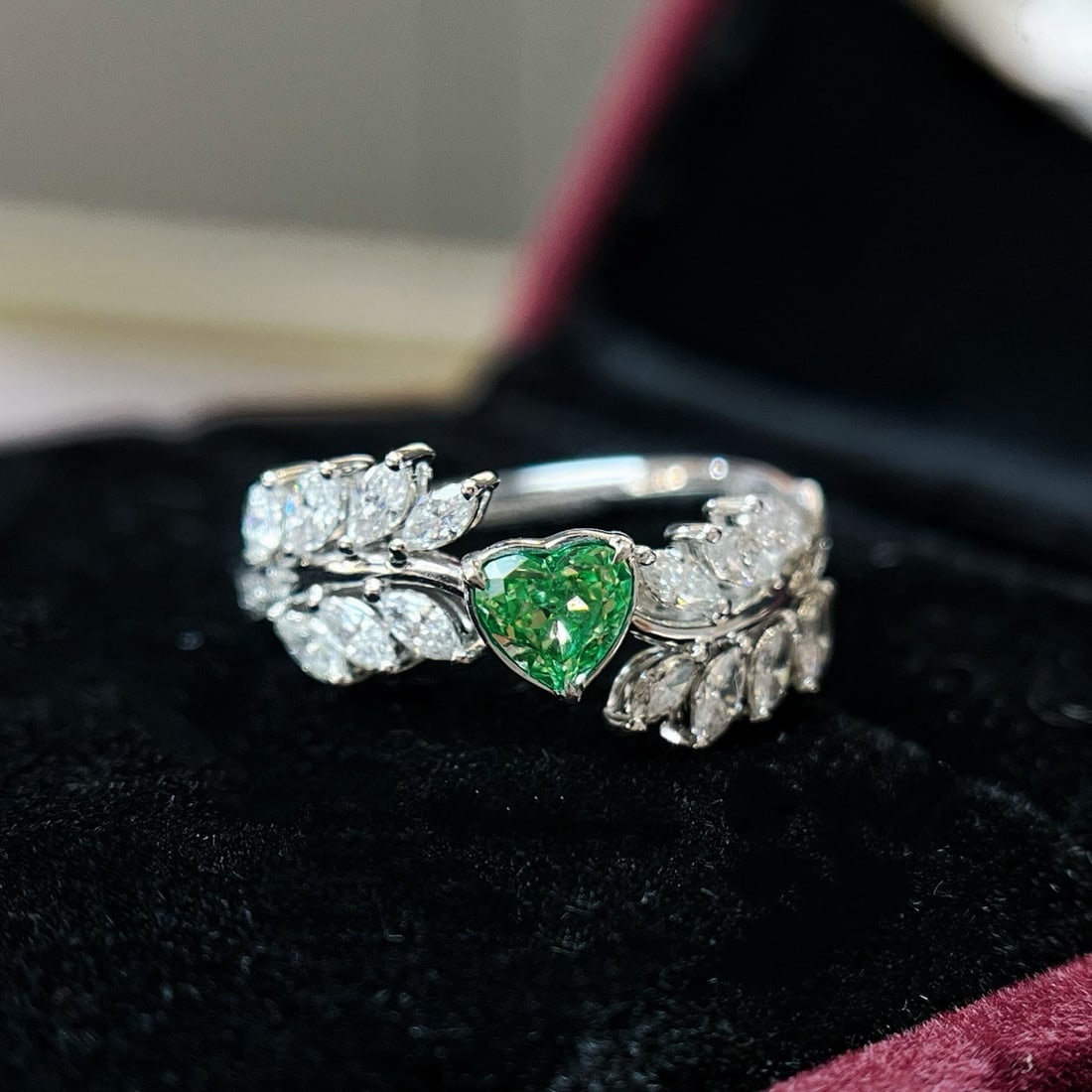 Gia Certified 14k Gold 0.88 Ctw Natural Green Diamond & Diamond Ring: Ref:231134283 // gold content:14k gold // ring size:7. 25us // // main gemstone:green diamond // certified:gia // shape:heart // carat weight:0. 36ct // clarity grade:si2 // color:green //