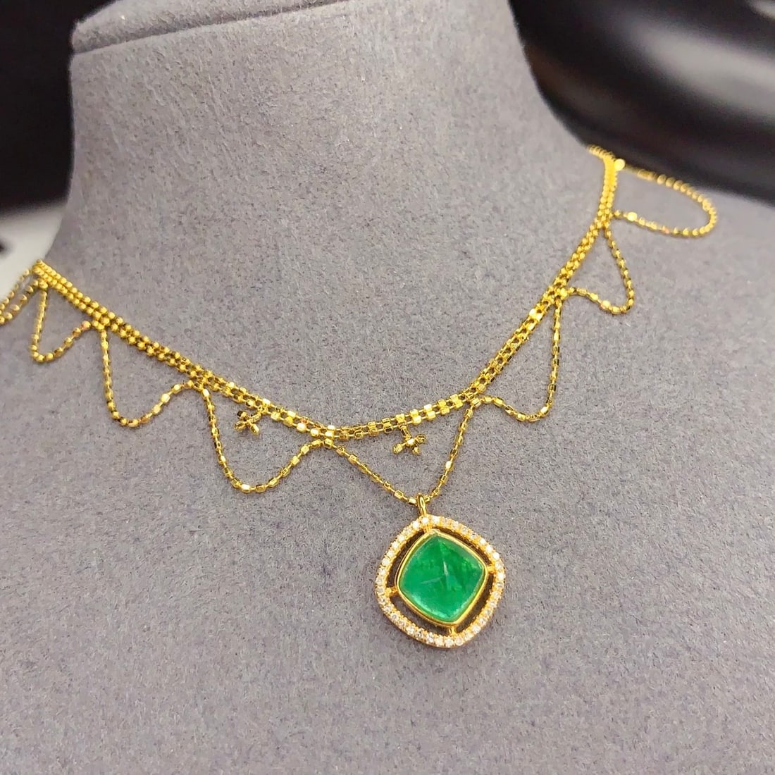 14k Gold 1.8 Ct Natural Emerald & Diamond Necklace - 3
