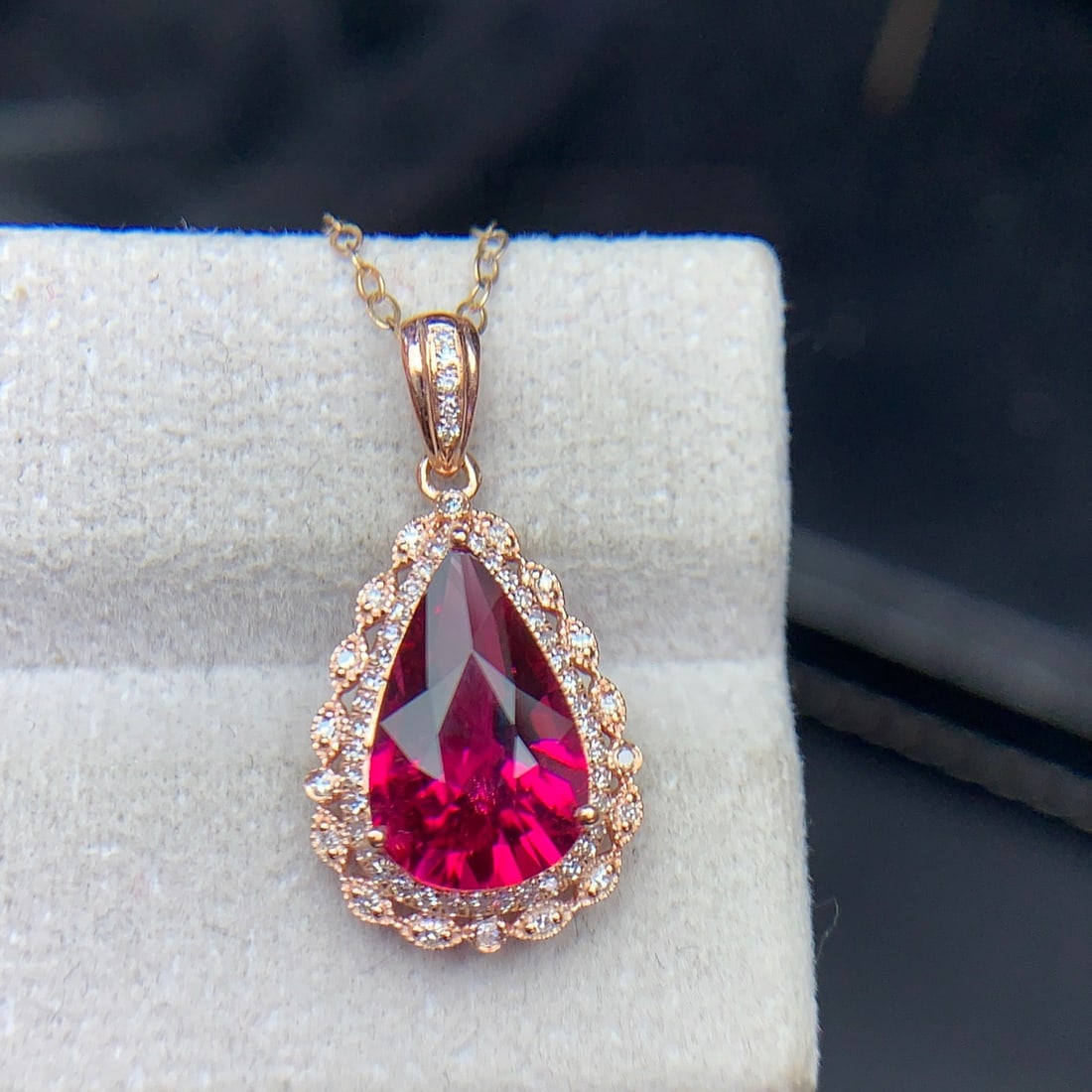 14k Gold 2.4 Ct Natural Tourmaline & Diamond Pendant( Without Chain ): Ref:231134303 // gold content:14k gold // main gemstone:tourmaline // shape:pear // carat weight:2. 4ct // color:red // treatment:natural // // adjacent gemstone 2 : diamond // shape:round // clarity