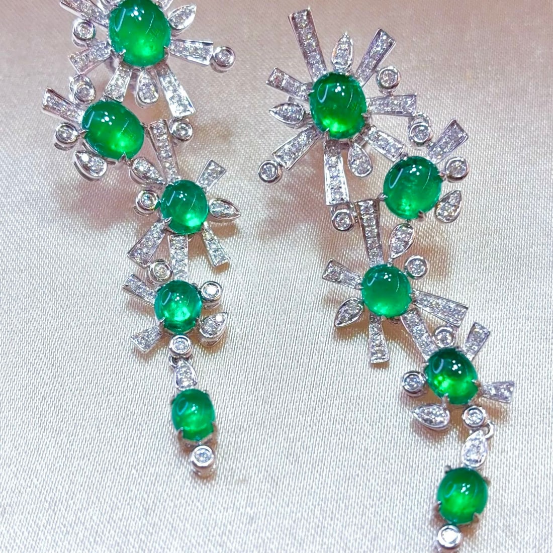 14k Gold 4.69 Ctw Natural Emerald & Diamond Earrings: Ref:231134305 // gold content:14k gold // main gemstone:emerald // shape:oval // carat weight:3. 98ct // color:green // treatment:natural // // adjacent gemstone 2 : diamond // shape:round // carat
