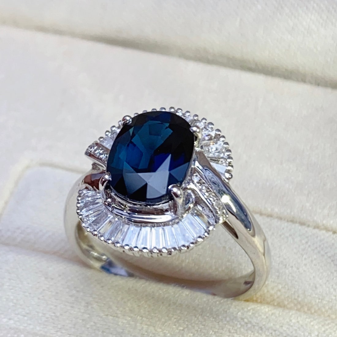 14k Gold 3.10 Ct Natural Sapphire & Diamond Ring - 4