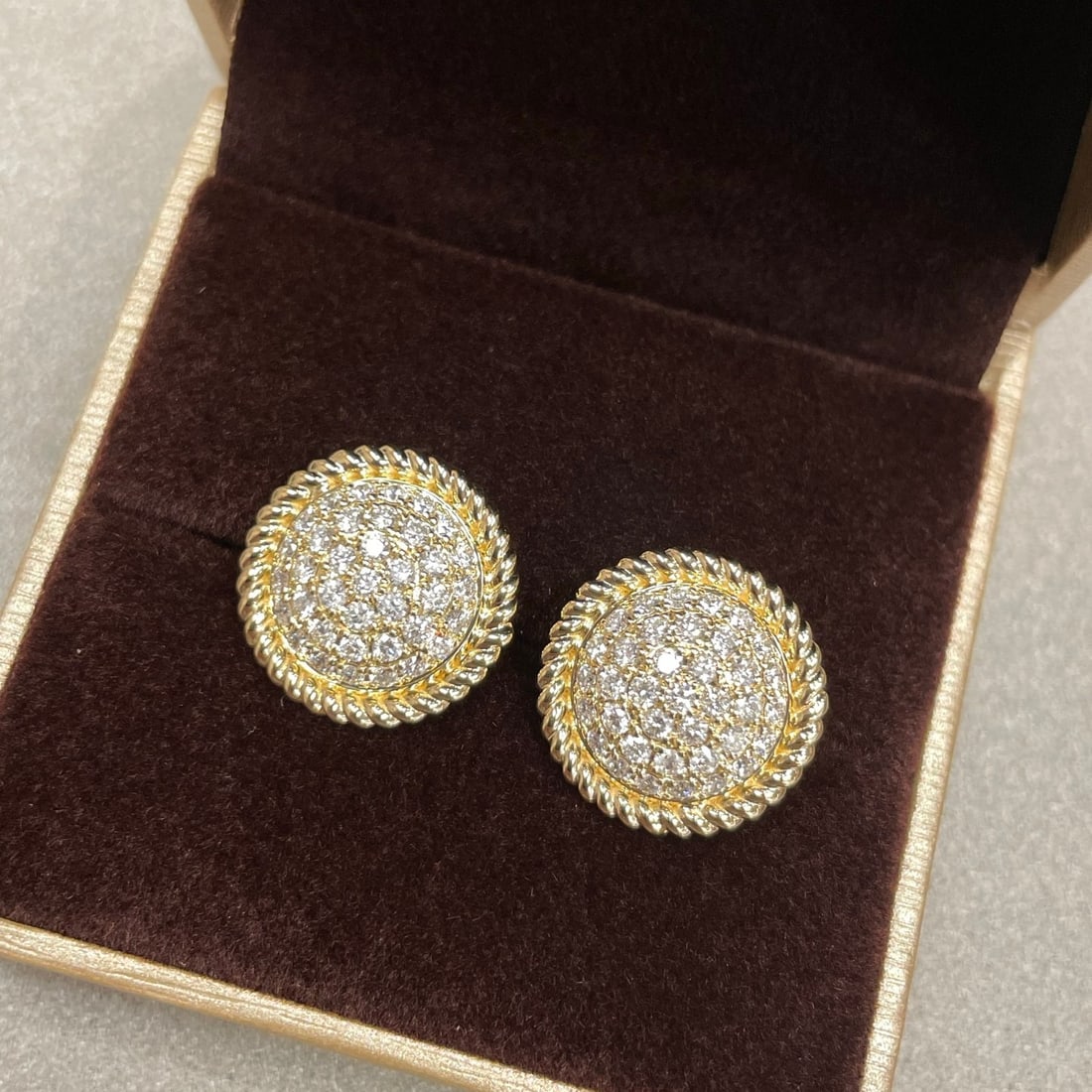 14k Gold 1.3 Ct Natural H Diamond Earrings: Ref:231134316 // gold content:14k gold // main gemstone:diamond // shape:round // carat weight:1. 3ct // clarity grade:vs-si // color:h // treatment:natural // cut grade:g // Condition: NewLow