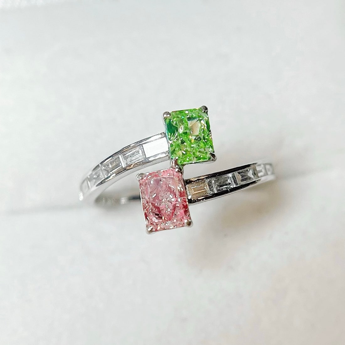 Gia Certified 14k Gold 1.10 Ctw Natural Green Diamond & Pink Diamond Ring: Ref:231134317 // gold content:14k gold // ring size:7. 25us // // main gemstone:green diamond // certified:gia // shape:radiant // carat weight:0. 59ct // clarity grade:si1 // color:green //